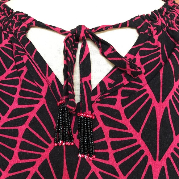 Escapada Sleeveless V-Neck Blouse with Beaded Ties - Picture 3 of 9